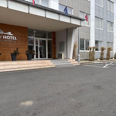City Hotel B&B, Reception 24 7, 800M Od-From R1, Free Parking Банська Бистриця Екстер'єр фото