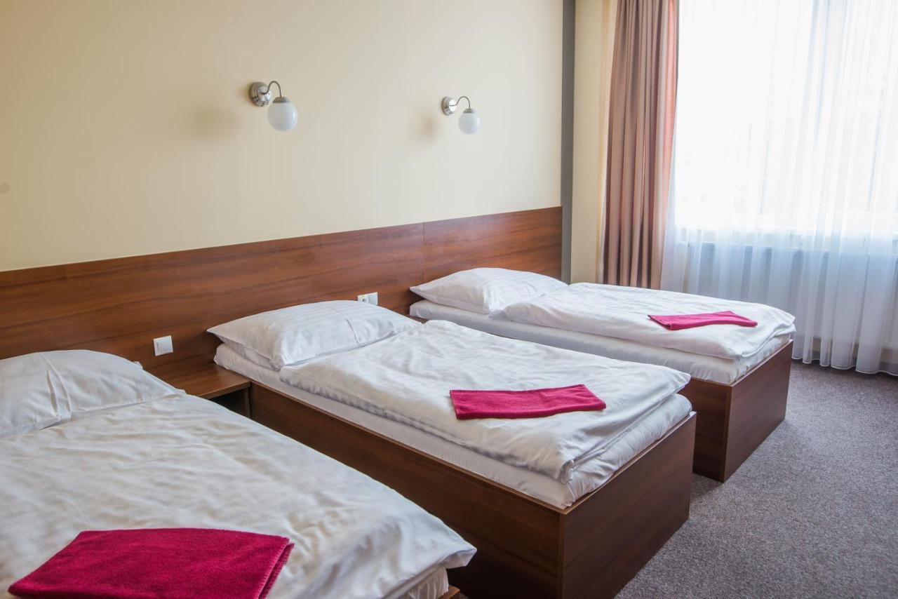 City Hotel B&B, Reception 24 7, 800M Od-From R1, Free Parking Банська Бистриця Екстер'єр фото