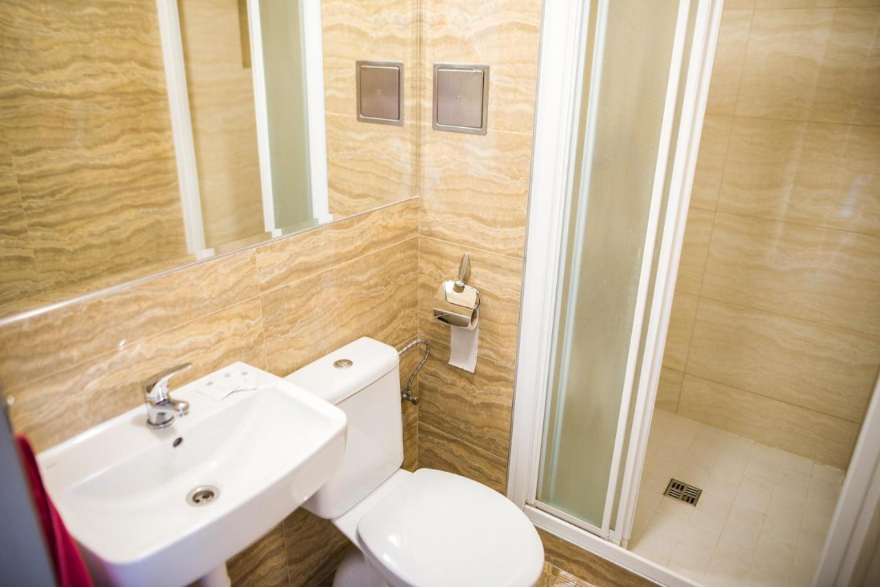 City Hotel B&B, Reception 24 7, 800M Od-From R1, Free Parking Банська Бистриця Екстер'єр фото