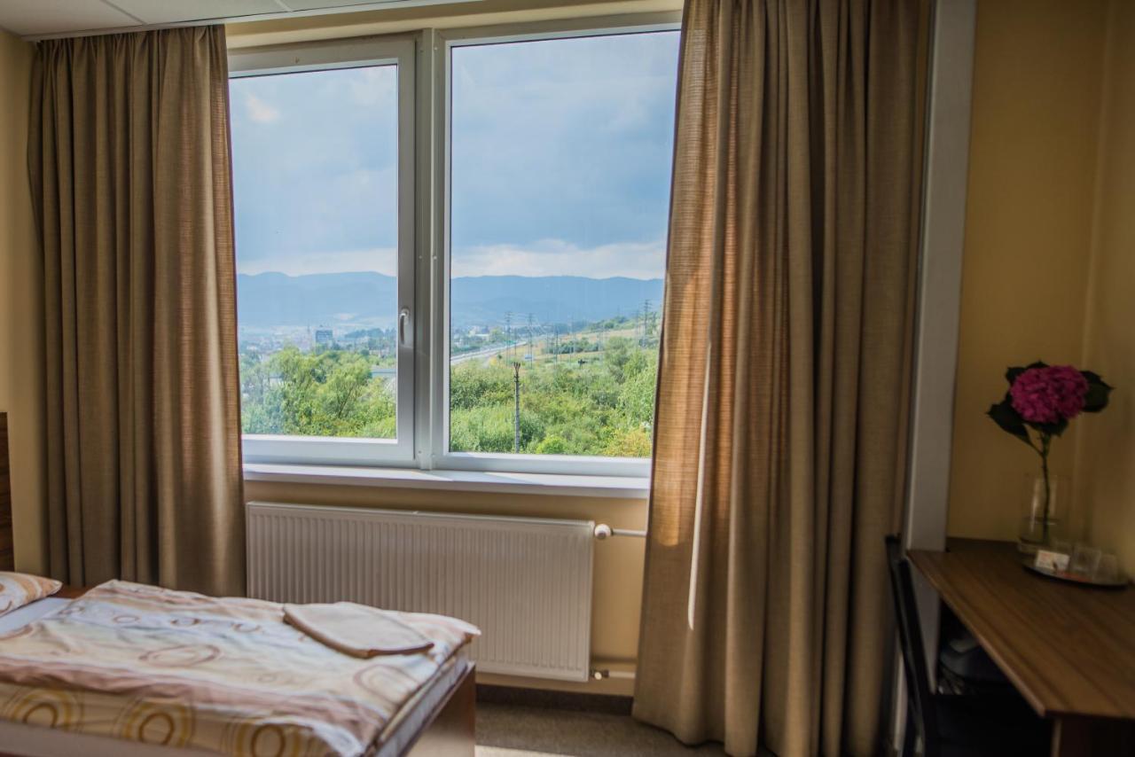 City Hotel B&B, Reception 24 7, 800M Od-From R1, Free Parking Банська Бистриця Екстер'єр фото