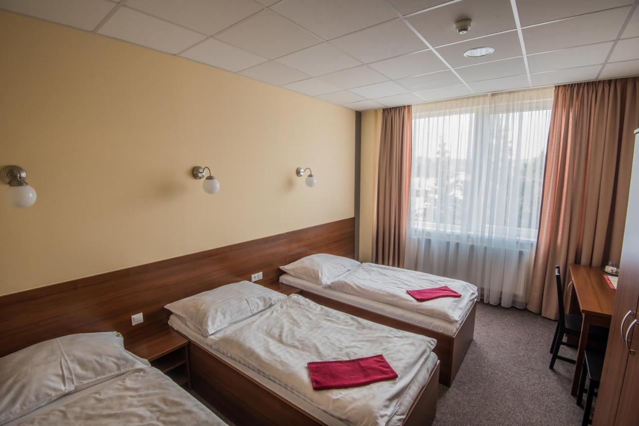City Hotel B&B, Reception 24 7, 800M Od-From R1, Free Parking Банська Бистриця Екстер'єр фото